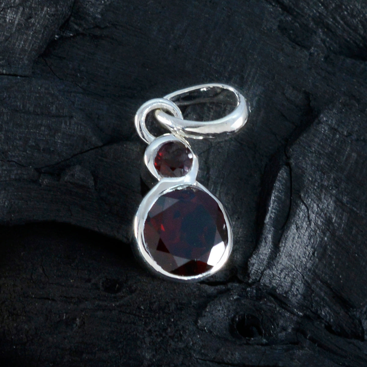 Chloe Red Romantic Dainty Pendant