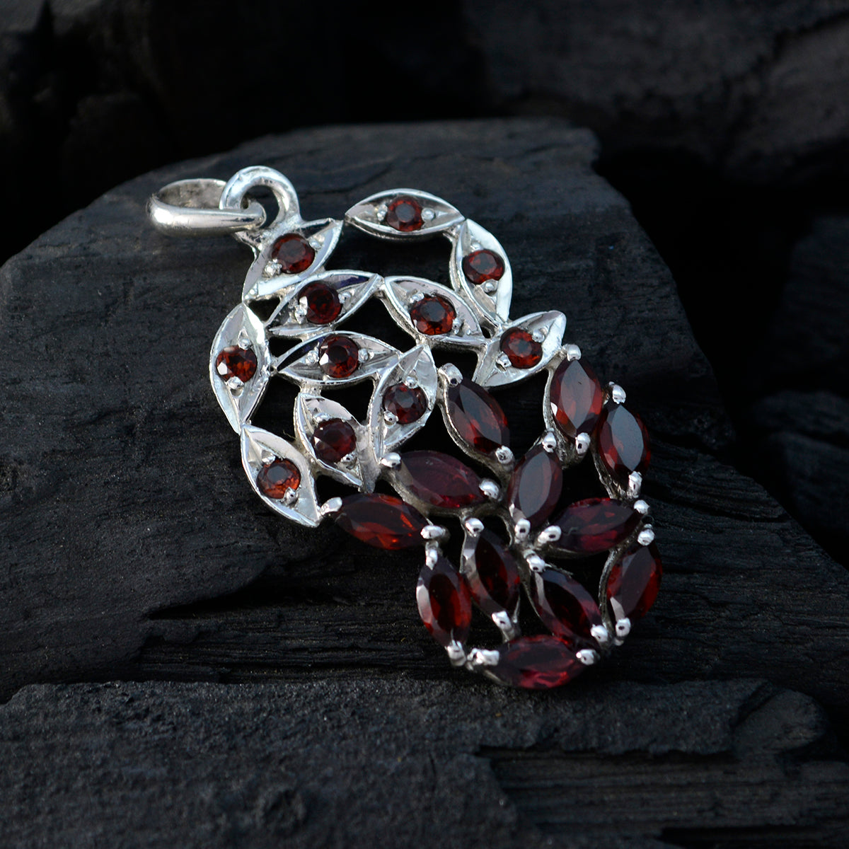 Lucy Red wedding Whisper-thin Pendant