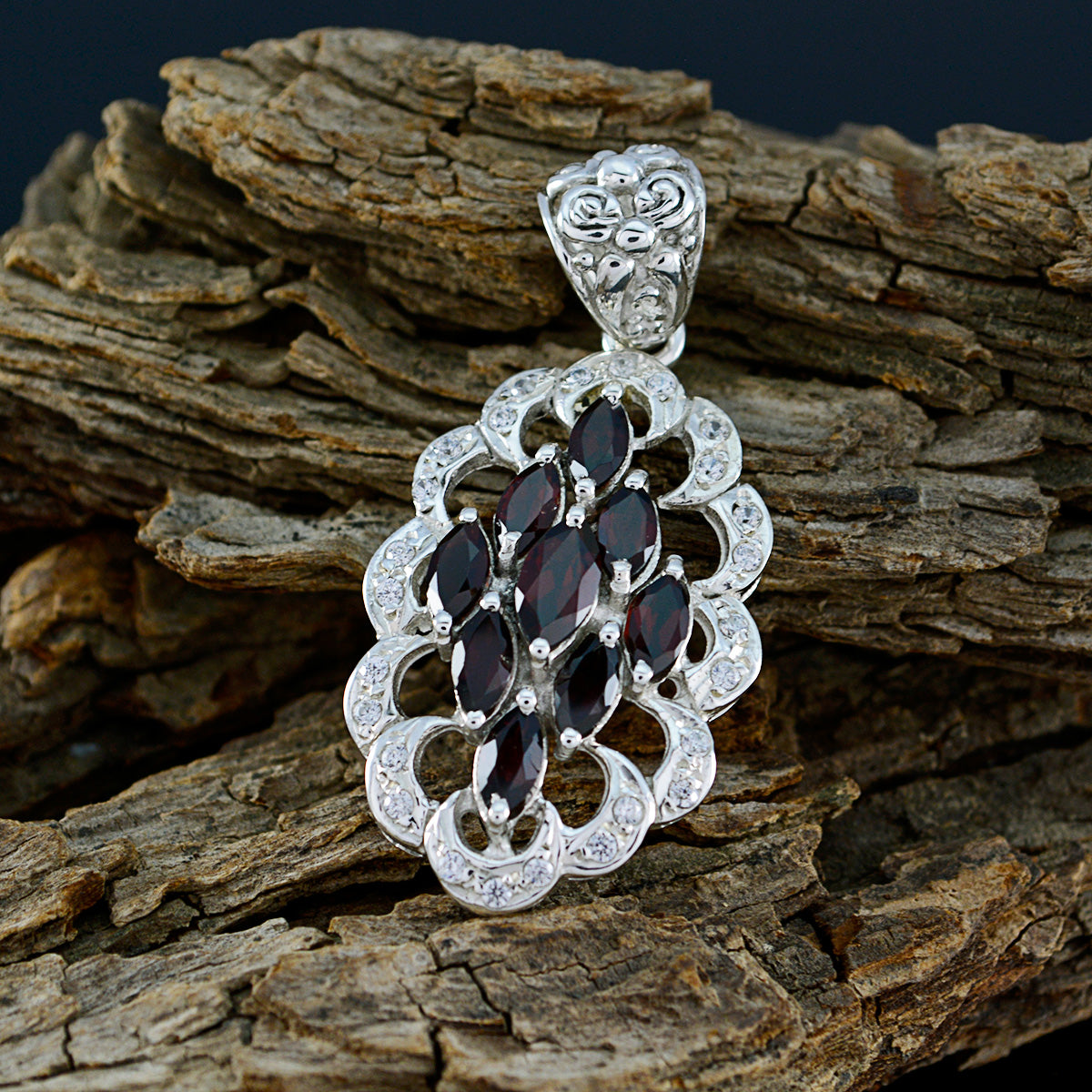Araya Red Luxurious Slim Pendant