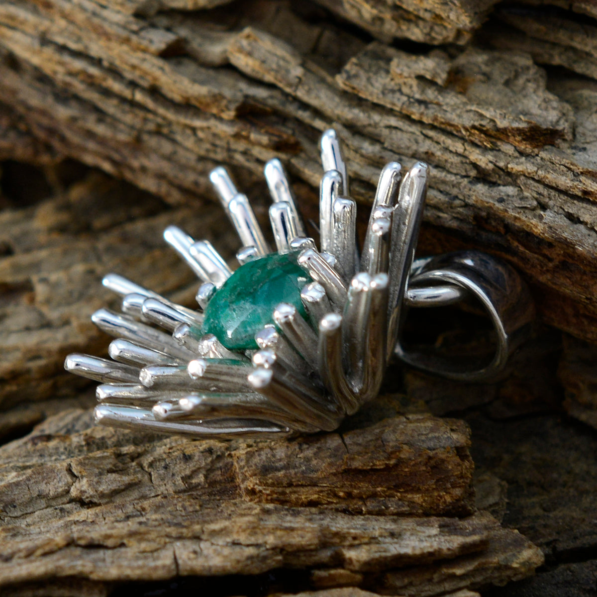 Pilar Blue Armor Eye-catching Pendant