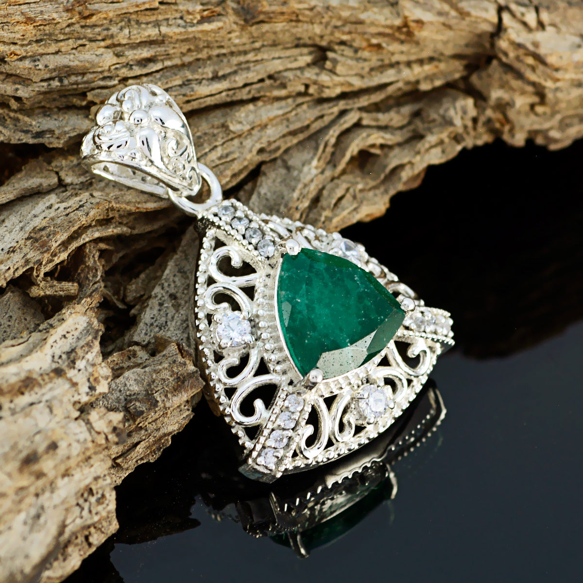 Carla Blue Rope-Wire Eye-catching Pendant
