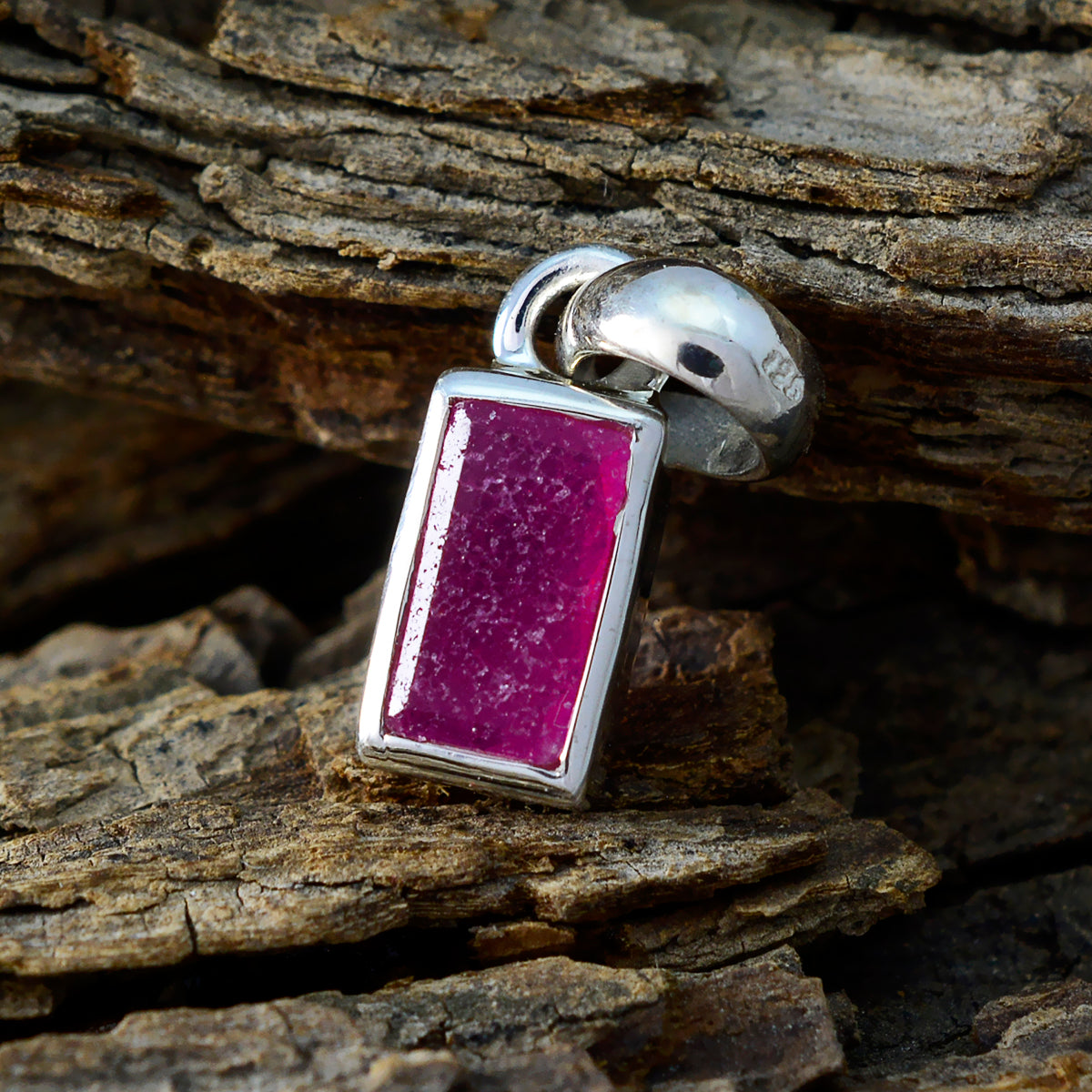 Stella Red Heart Delicate Pendant