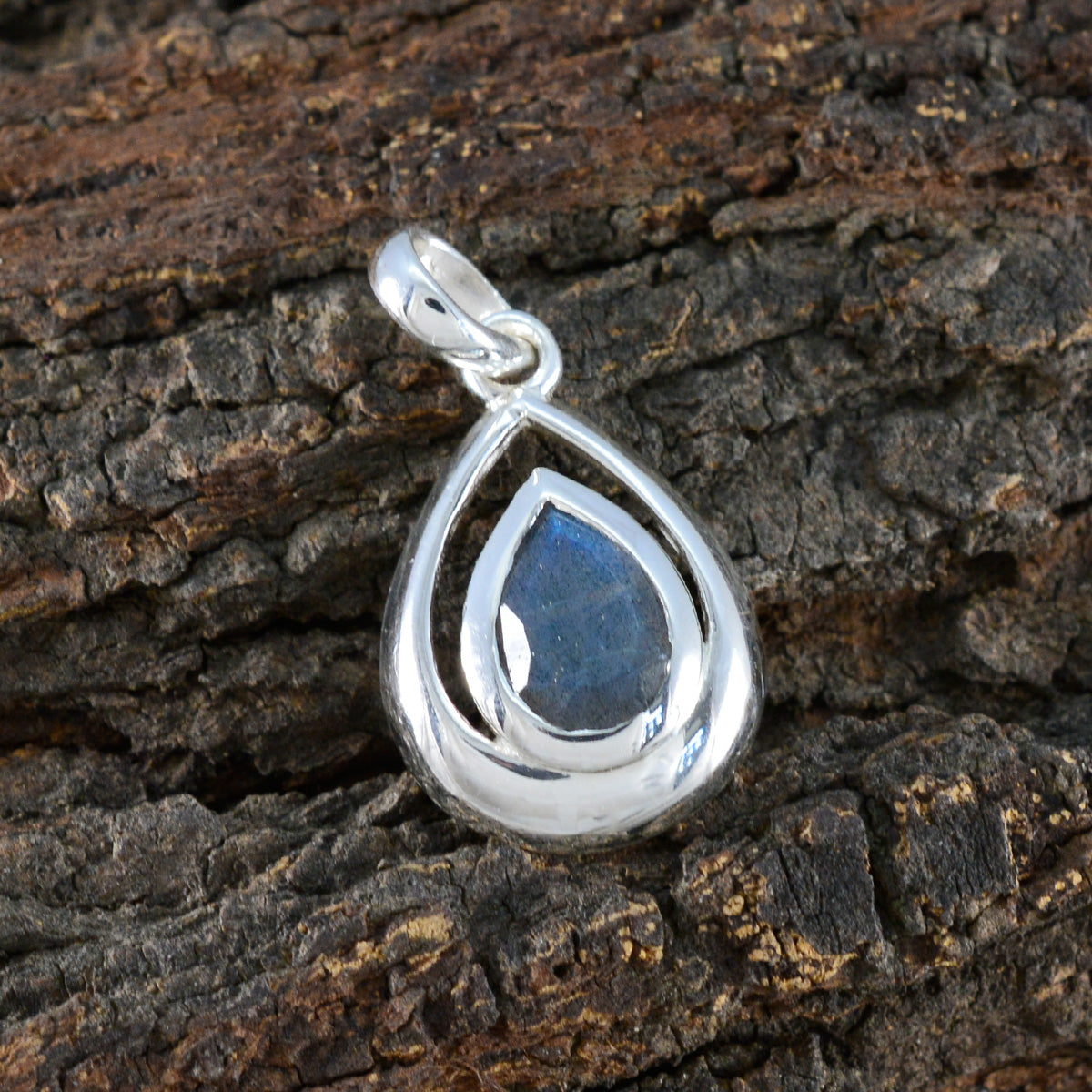 Nayara Grey Luxurious Delicate Pendant