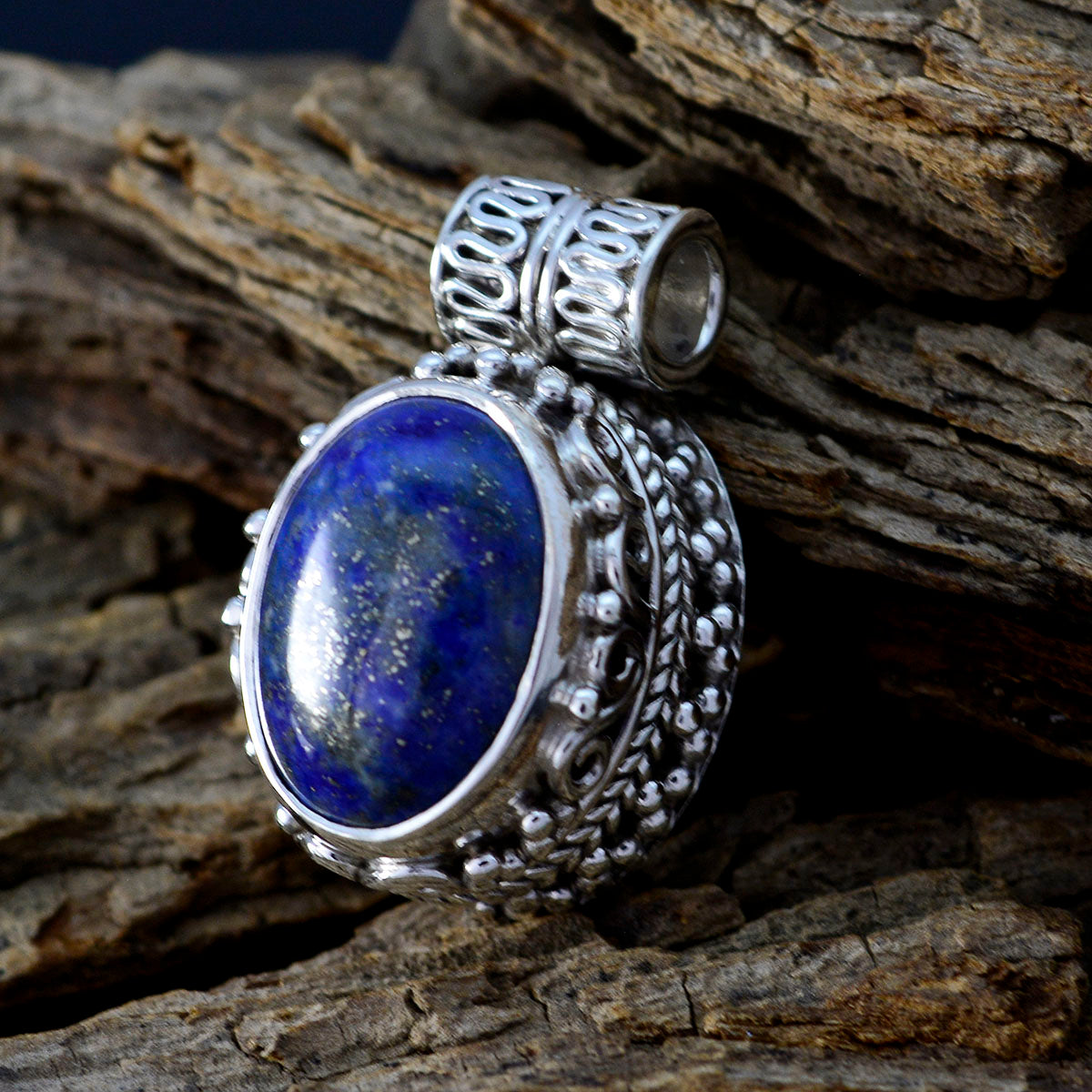 Zoey Blue Rope-Wire Edgy Pendant