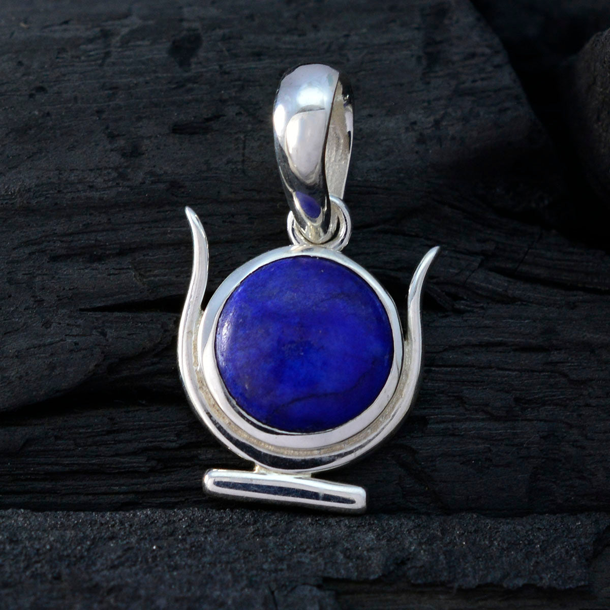 Lea Blue Armor Delicate Pendant