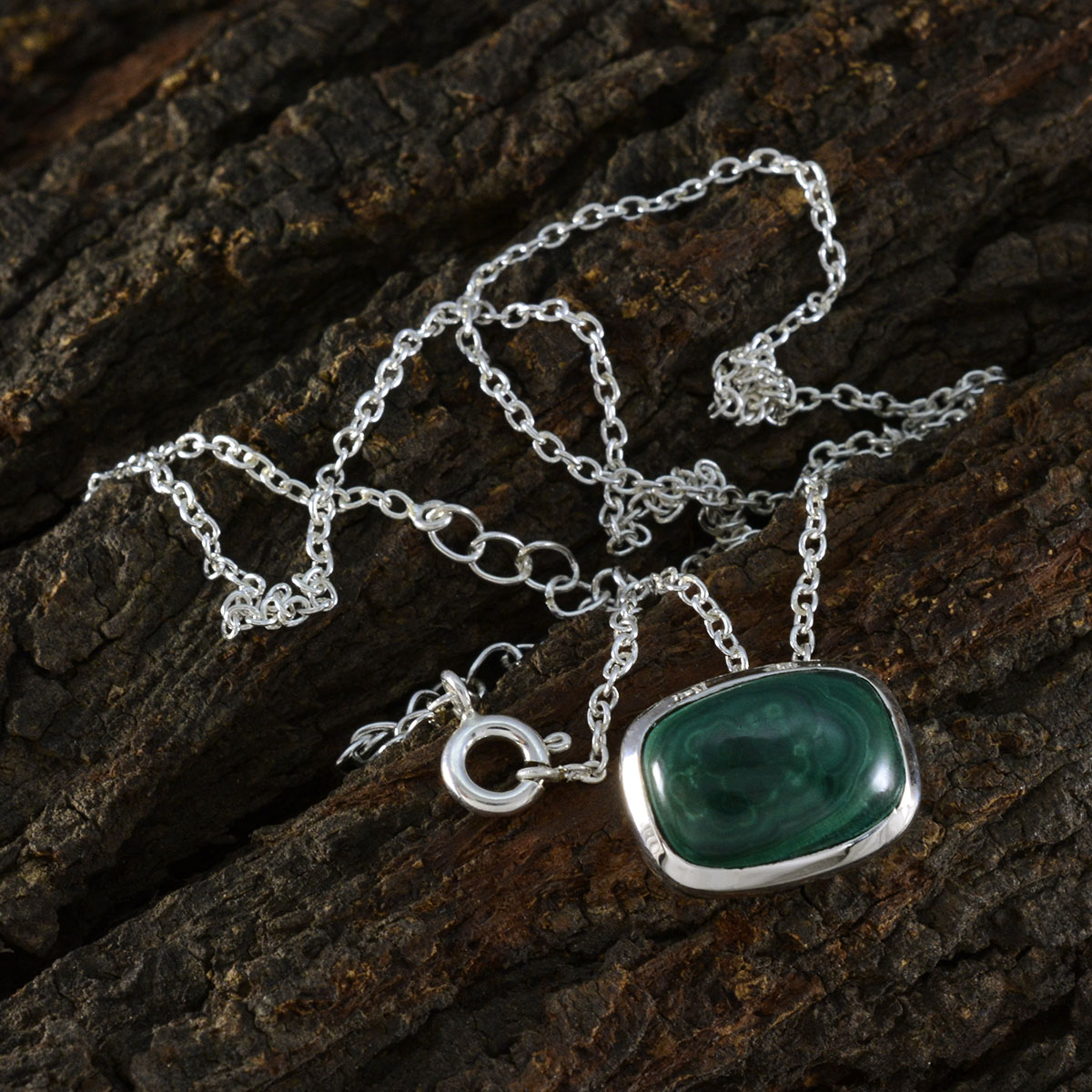 Aisha Green Sophisticated Classic Pendant
