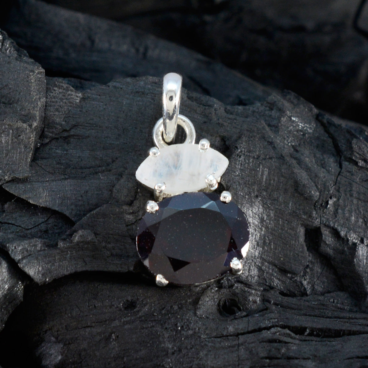 Zoey multicolor Luxurious Delicate Pendant