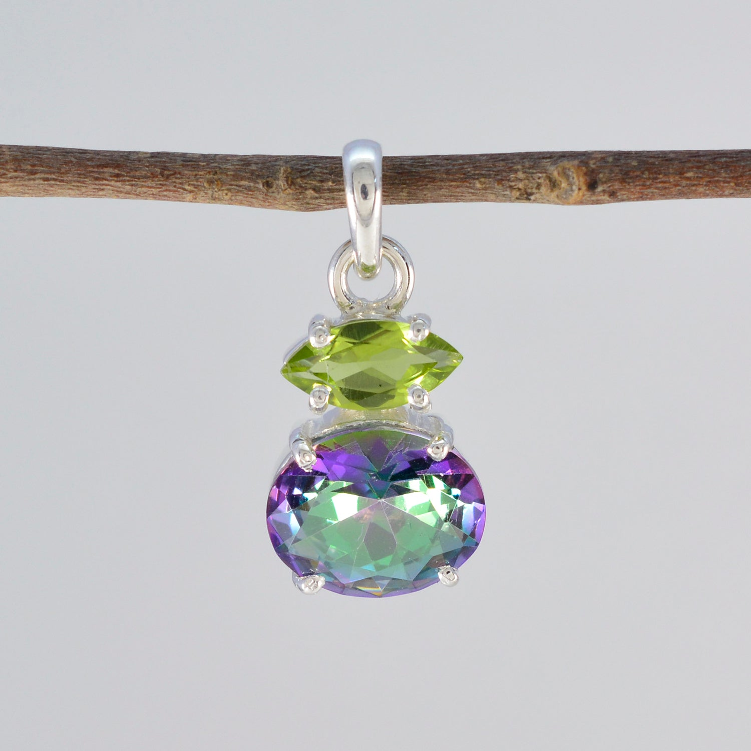 Yasmin multicolor Glamorous Delicate Pendant
