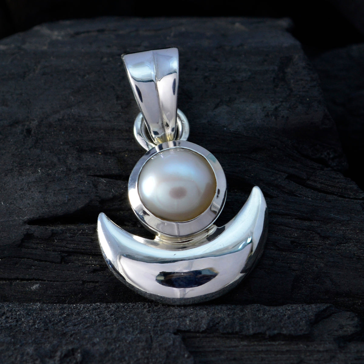 Ida White Glamorous Whisper-thin Pendant