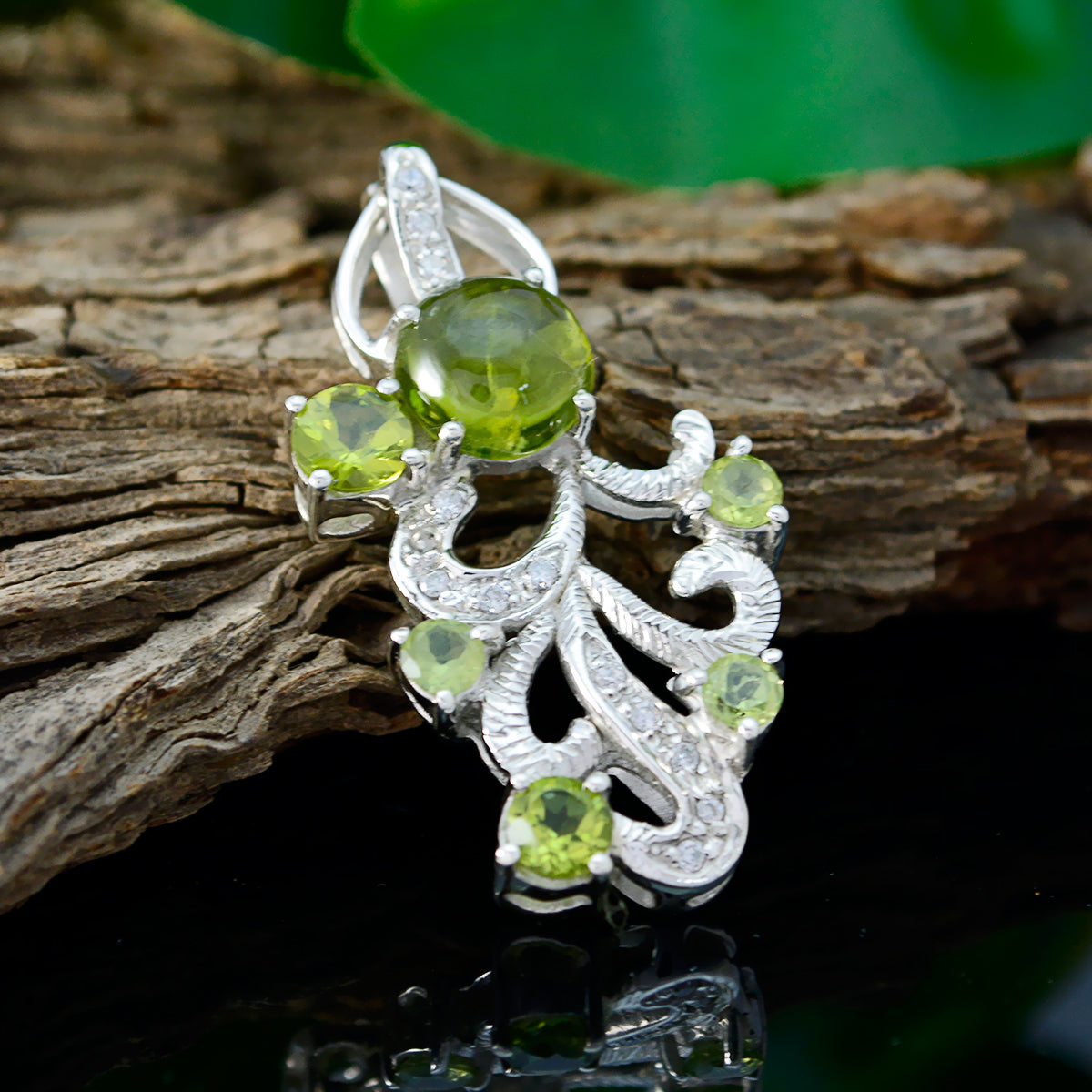 Daniela Green valentine Edgy Pendant