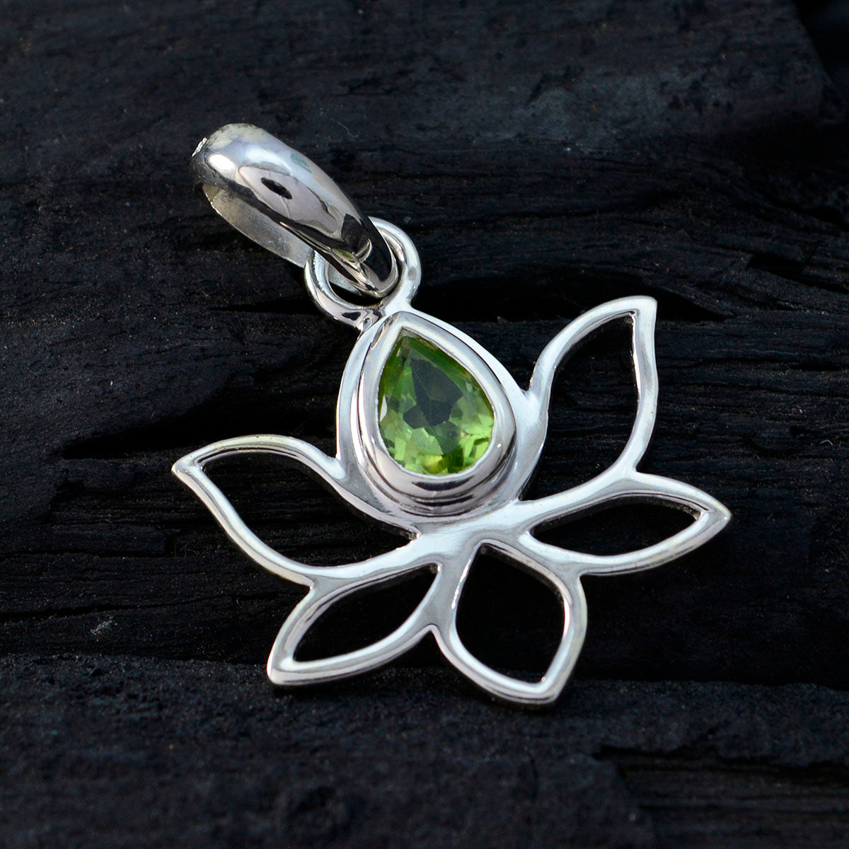 Mei Green Rope-Wire Elegant Pendant
