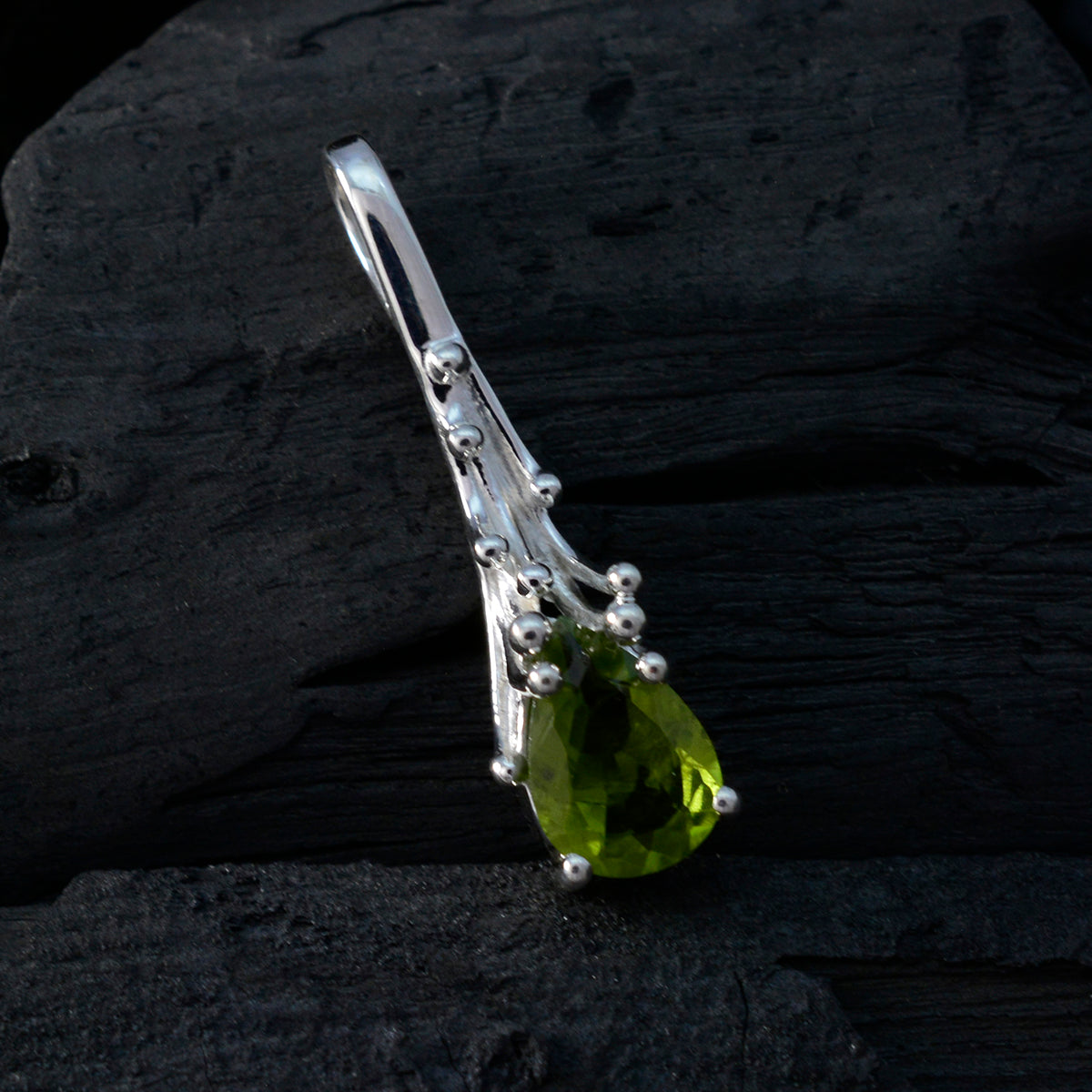 Bruna Green Armor Delicate Pendant