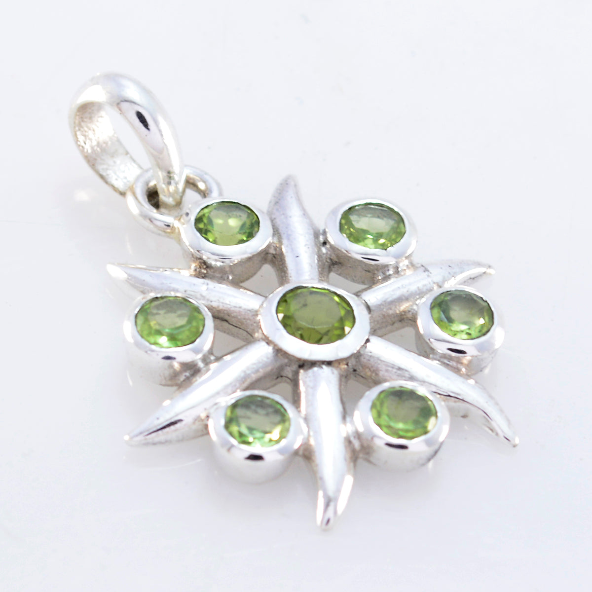 María Green Sophisticated Tiny Pendant