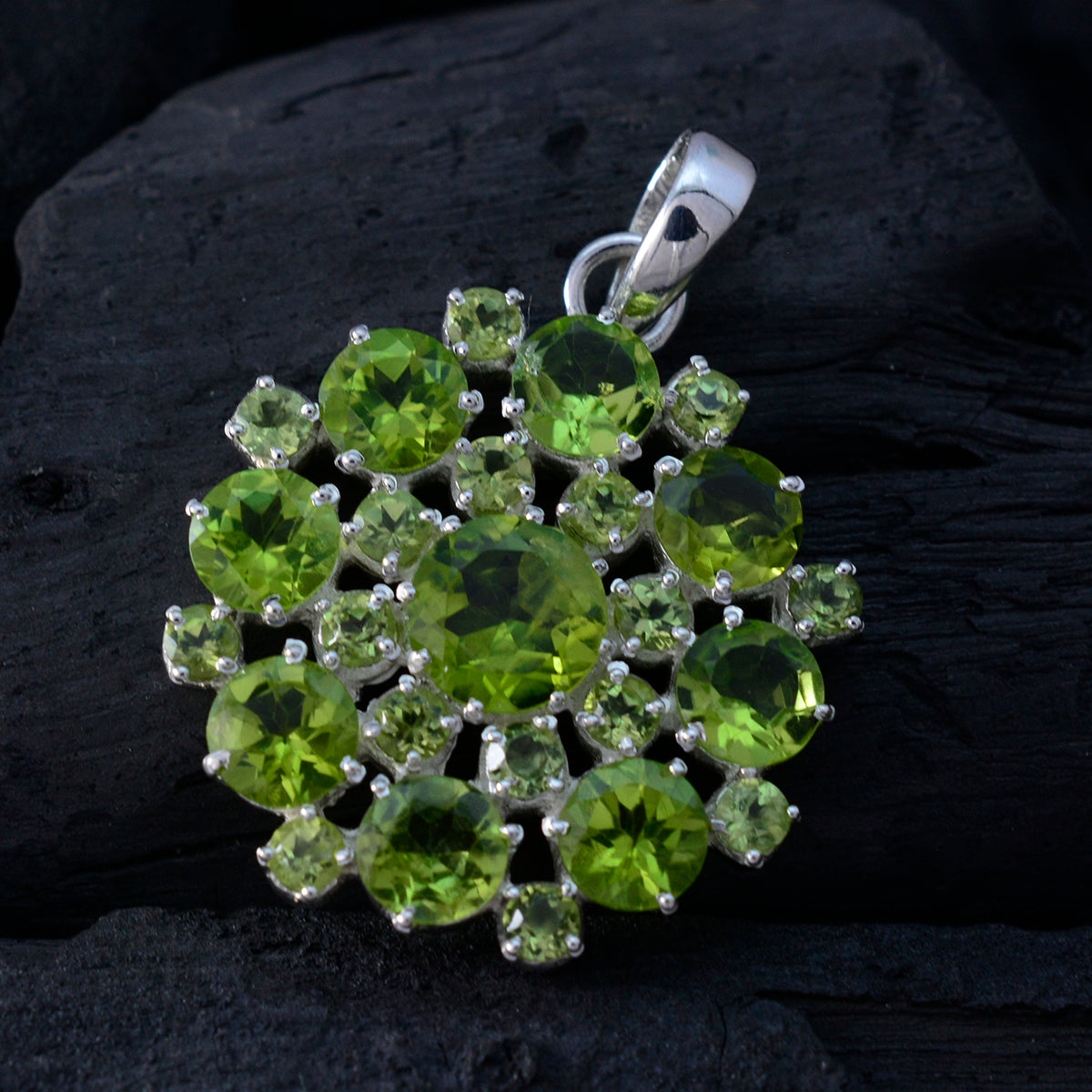 Katarina Green Romantic Essential Pendant
