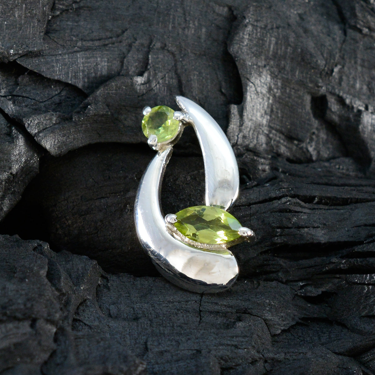 Penelope Green Abstract Delicate Pendant