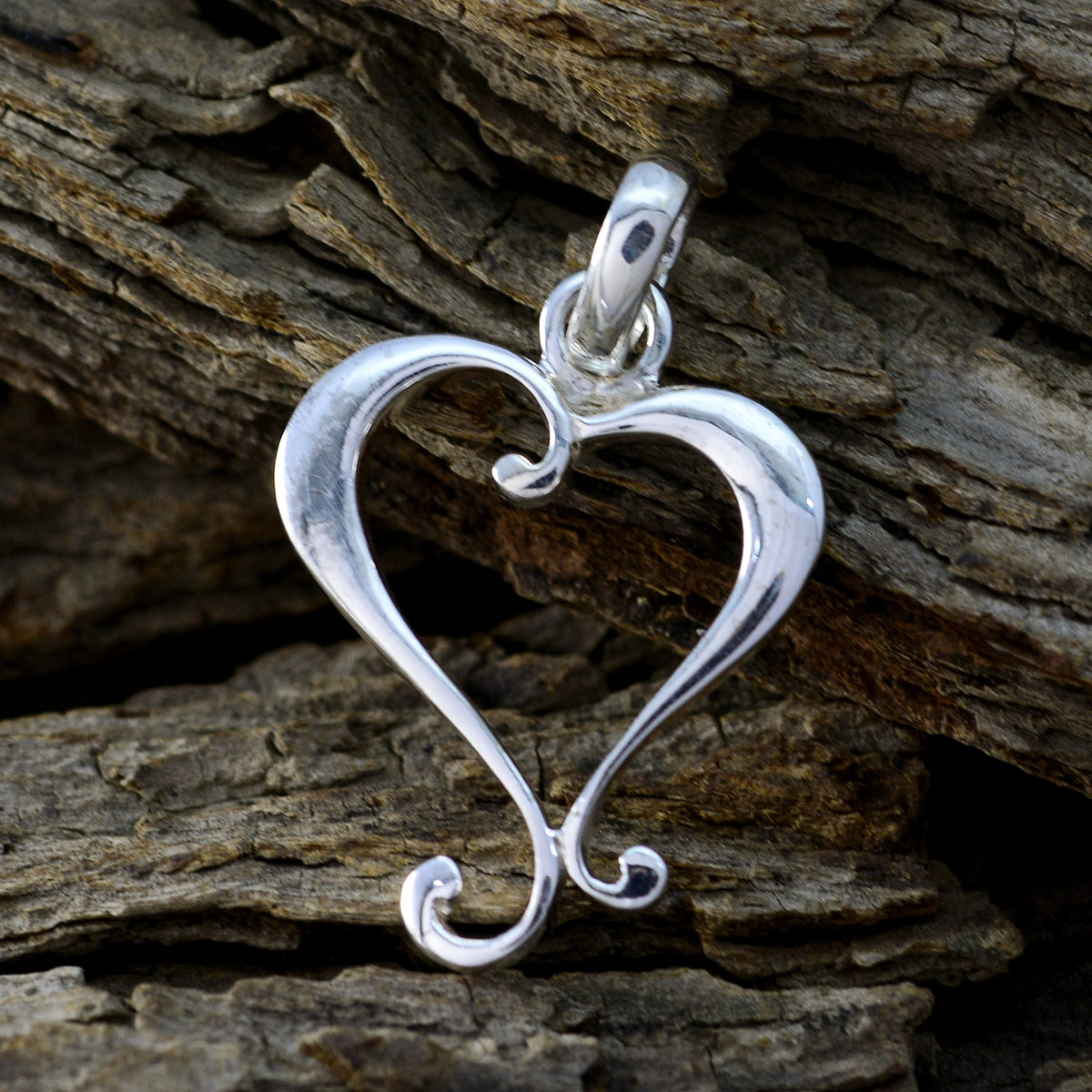 Constanza Plain Graceful Delicate Pendant