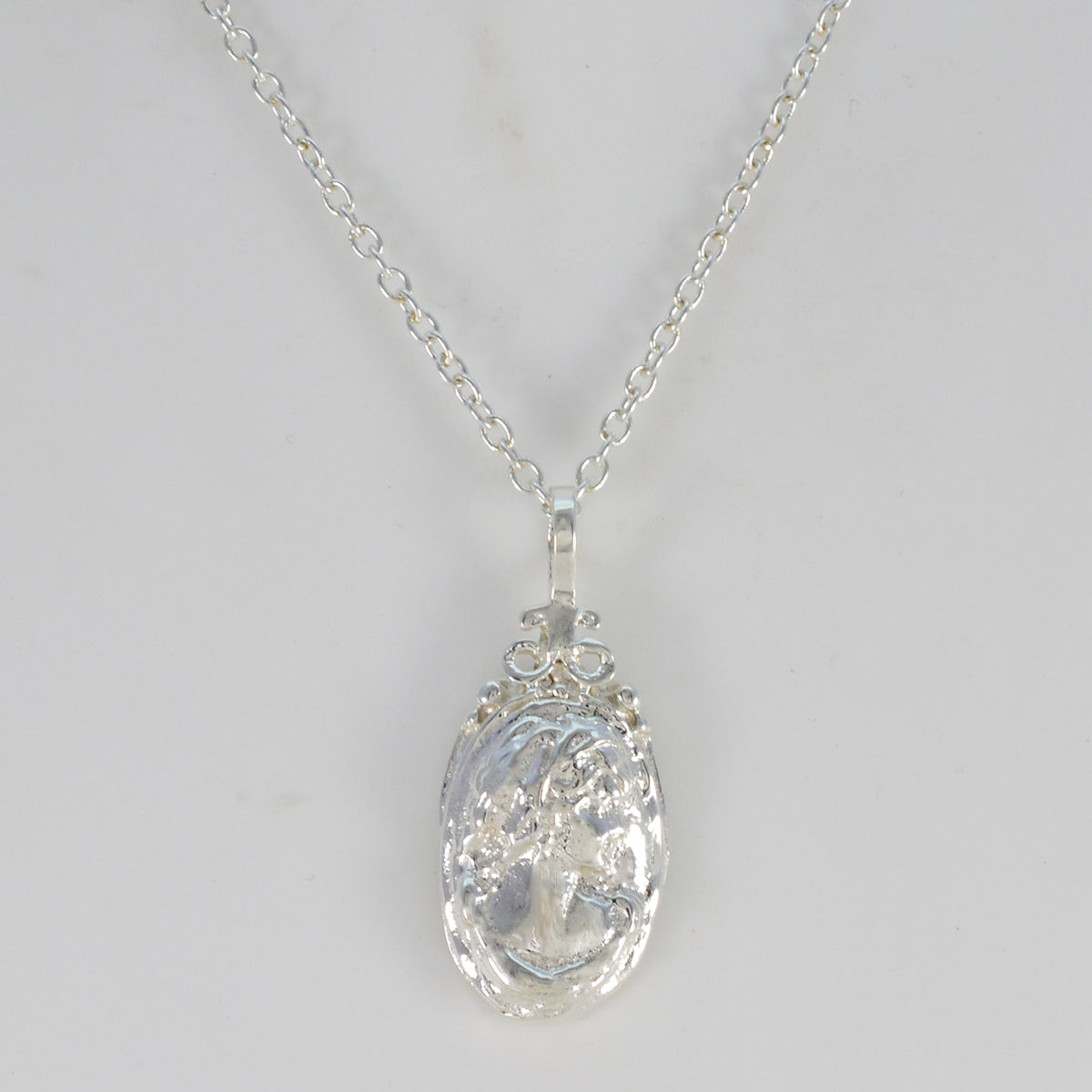 Zoey Plain Luxurious Dainty Pendant