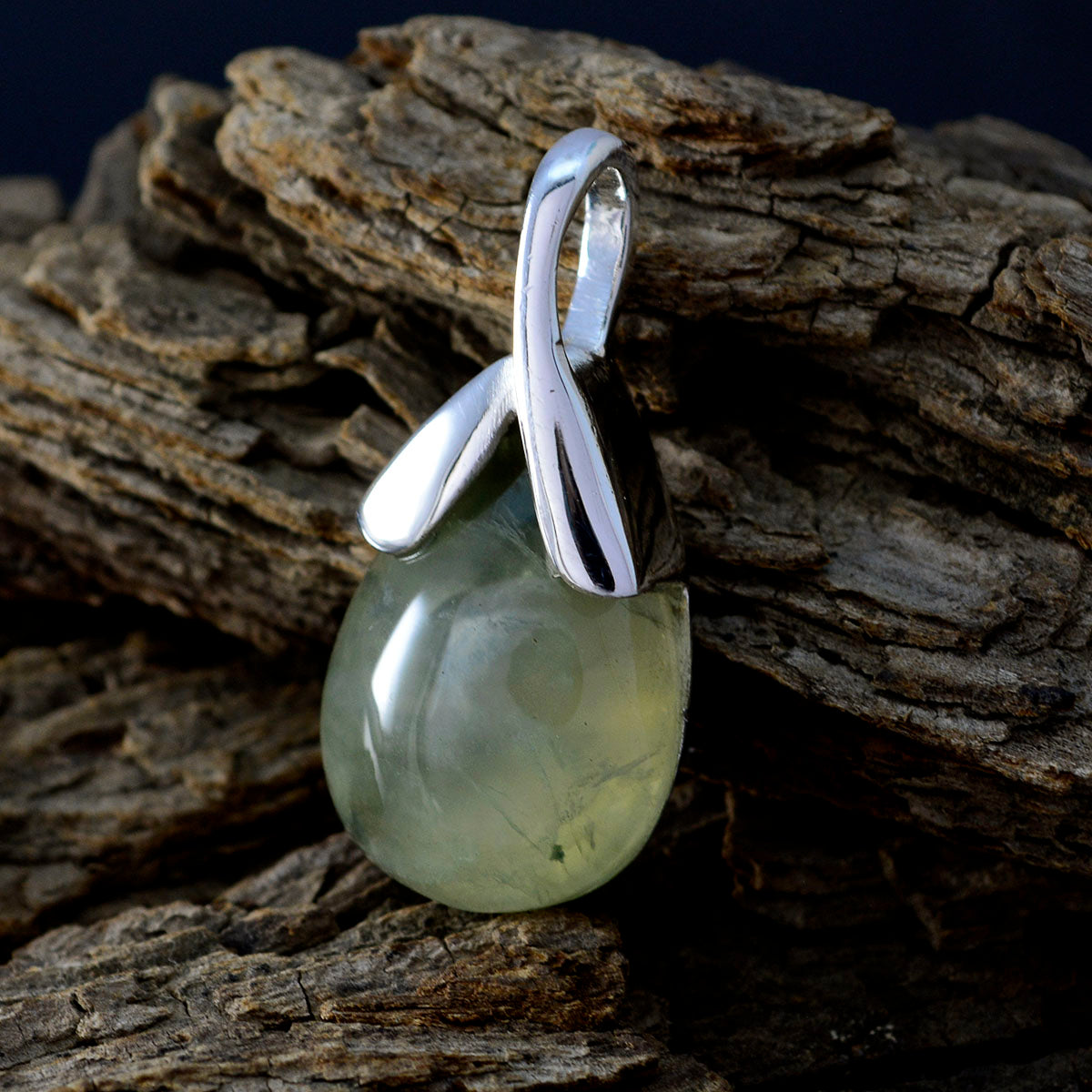 Greta Light Green Feminine Mid-weight Pendant