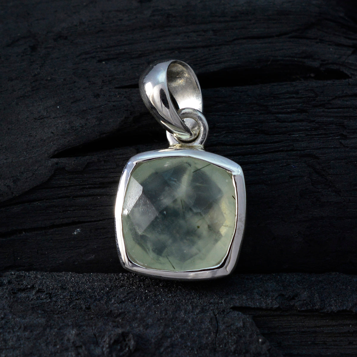 Pauline Light Green Graceful Dainty Pendant