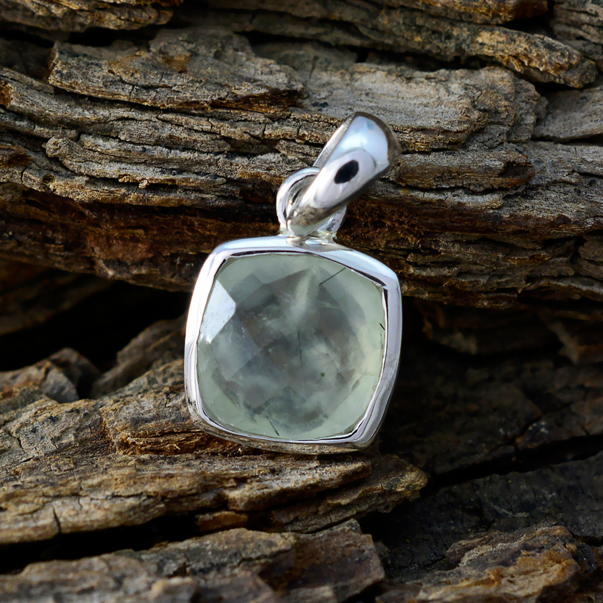 Pauline Light Green Graceful Dainty Pendant