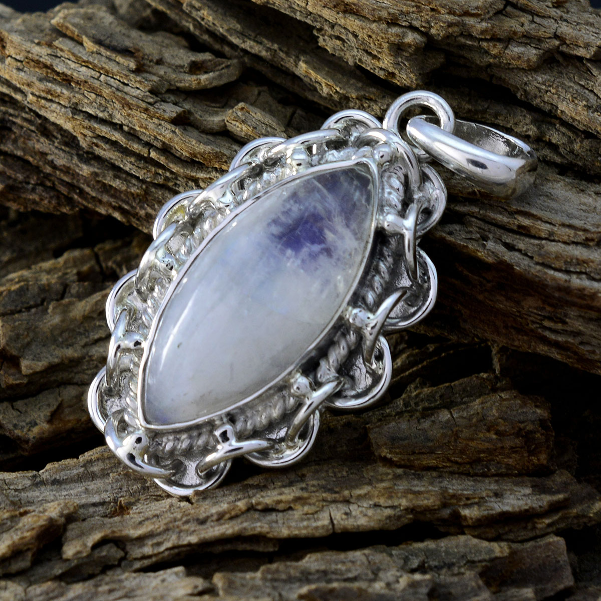 Ivana White Rope-Wire Edgy Pendant