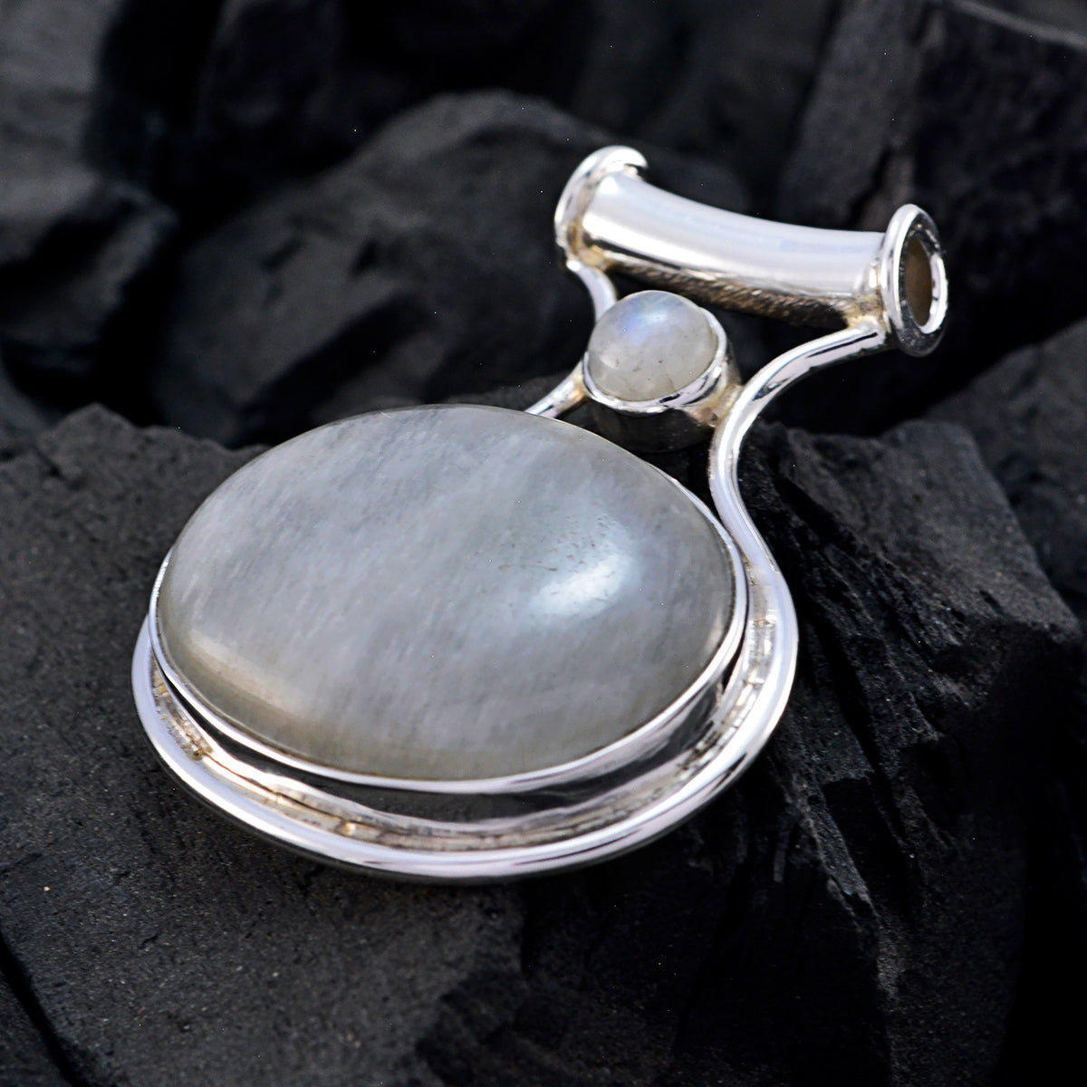 Mila White Eternity Edgy Pendant
