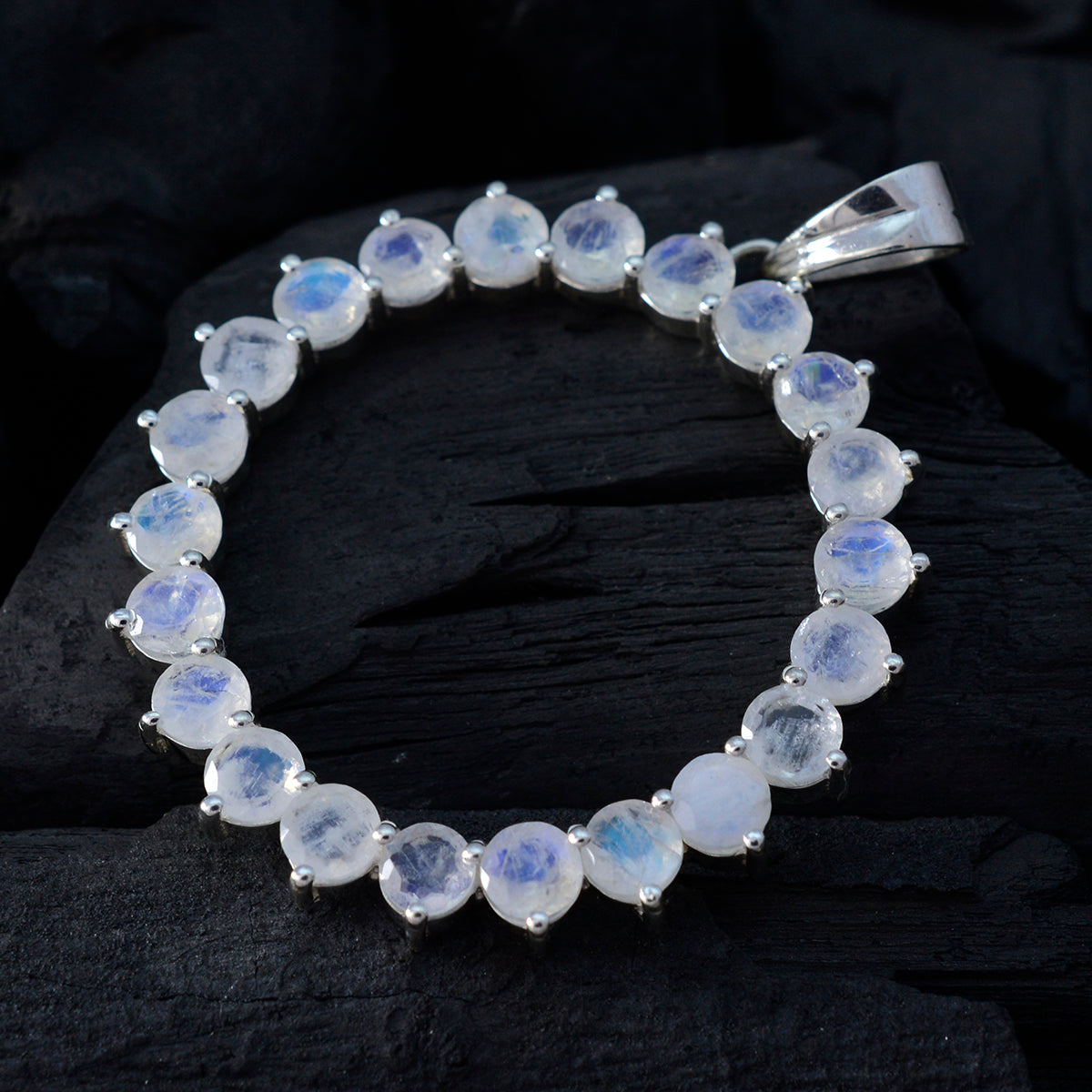 Joaquina White propsel Essential Pendant