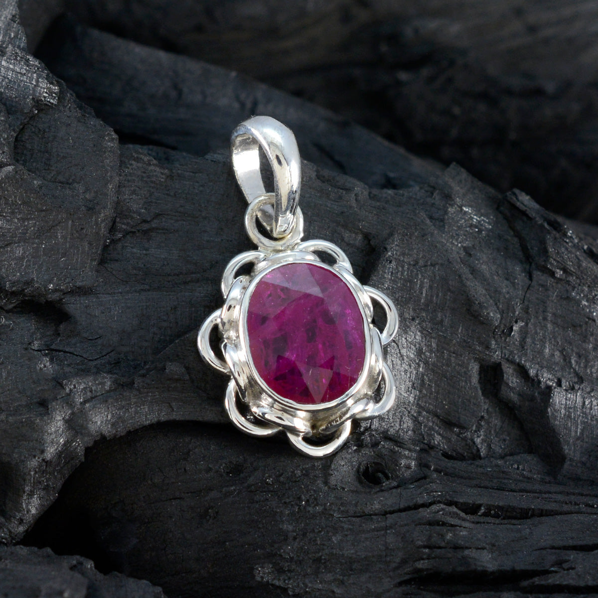 Yasmine Red Rope-Wire Delicate Pendant