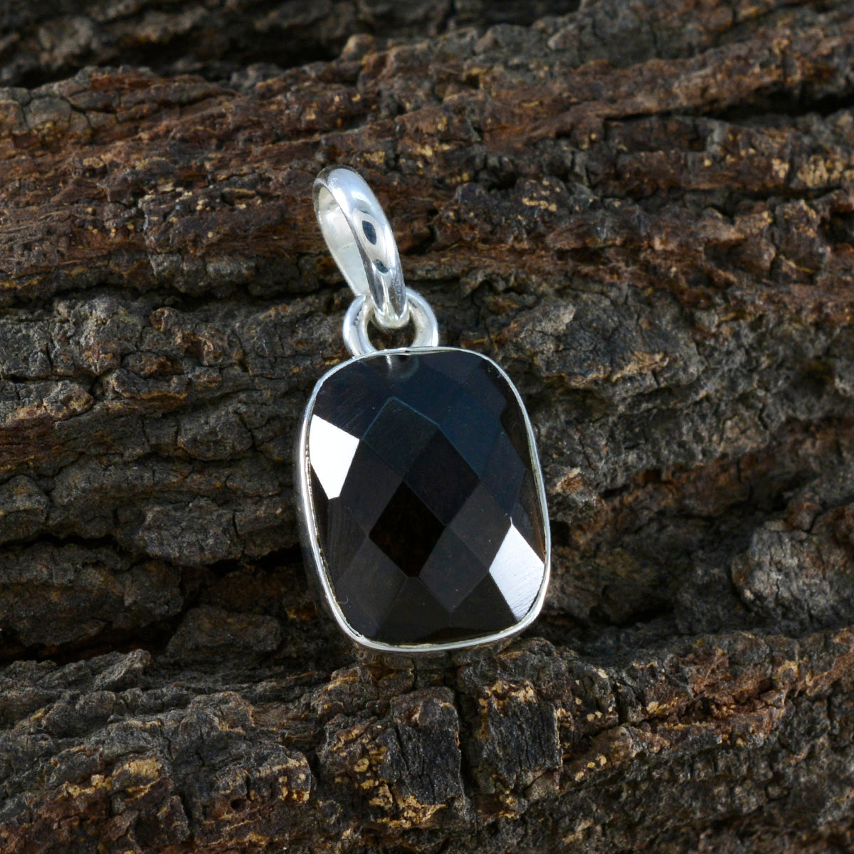 Anna Brown Modern Whisper-thin Pendant