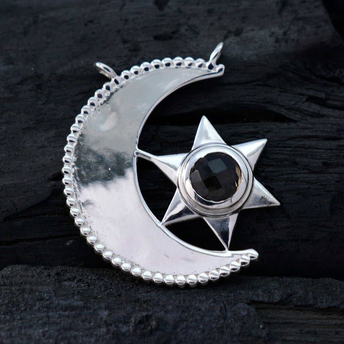 Zoey Brown propsel Delicate Pendant