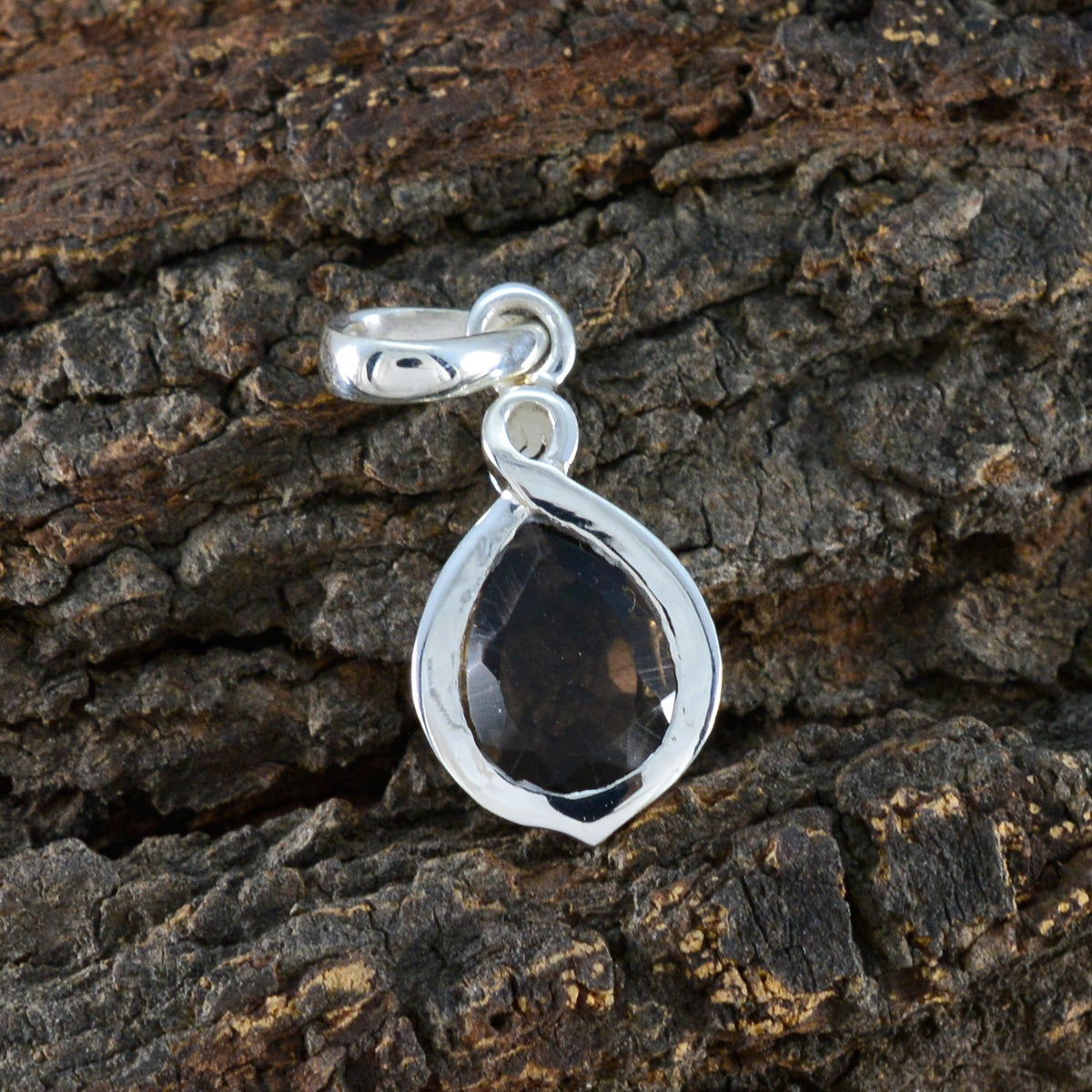 Mei Brown Heart Elegant Pendant