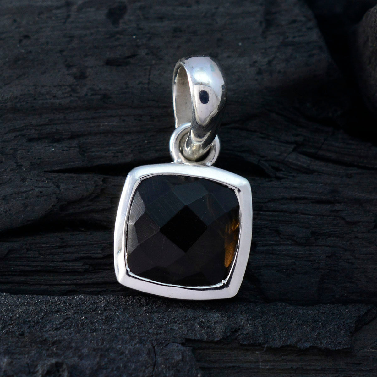 Ying Brown Glamorous Elegant Pendant