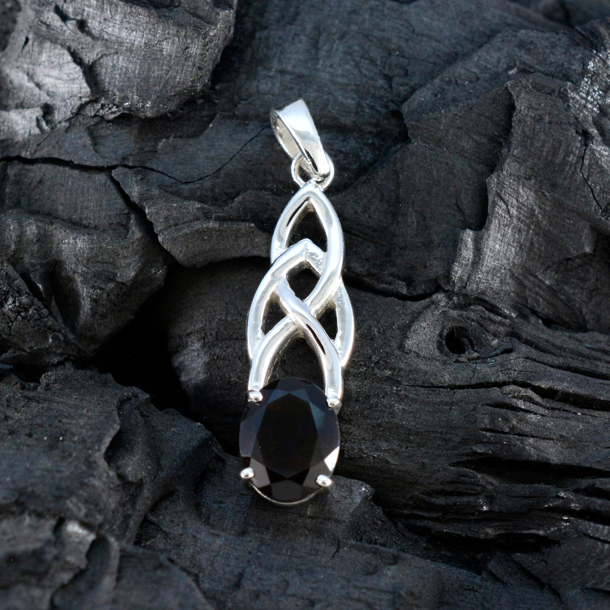 Rosa Brown Claddagh Delicate Pendant