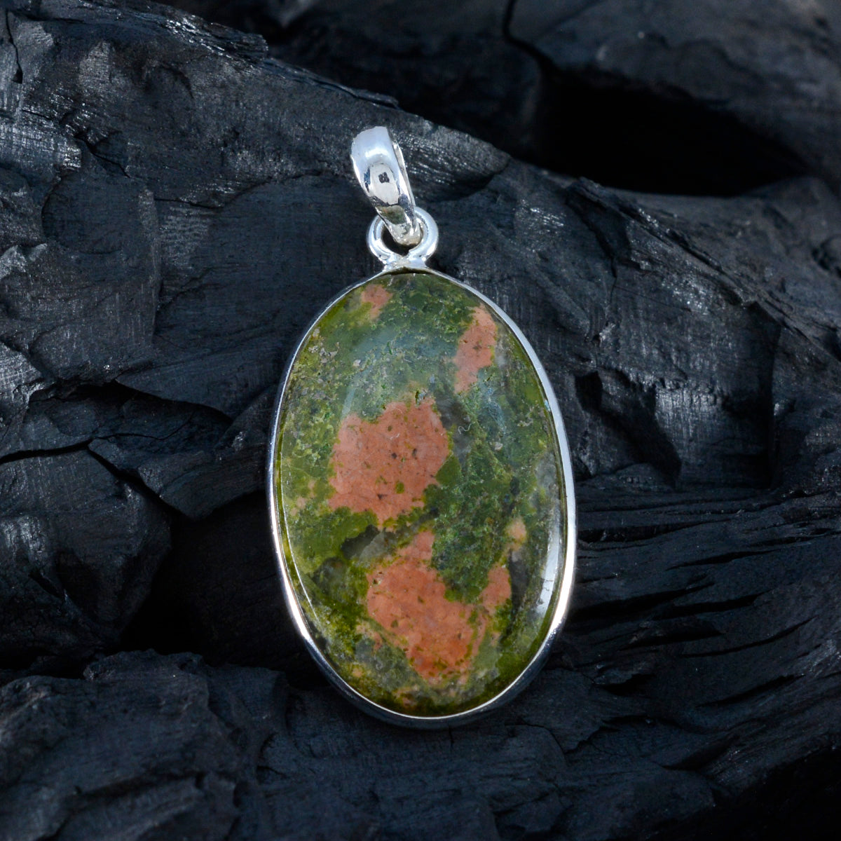 Yasmine Green Glamorous Essential Pendant