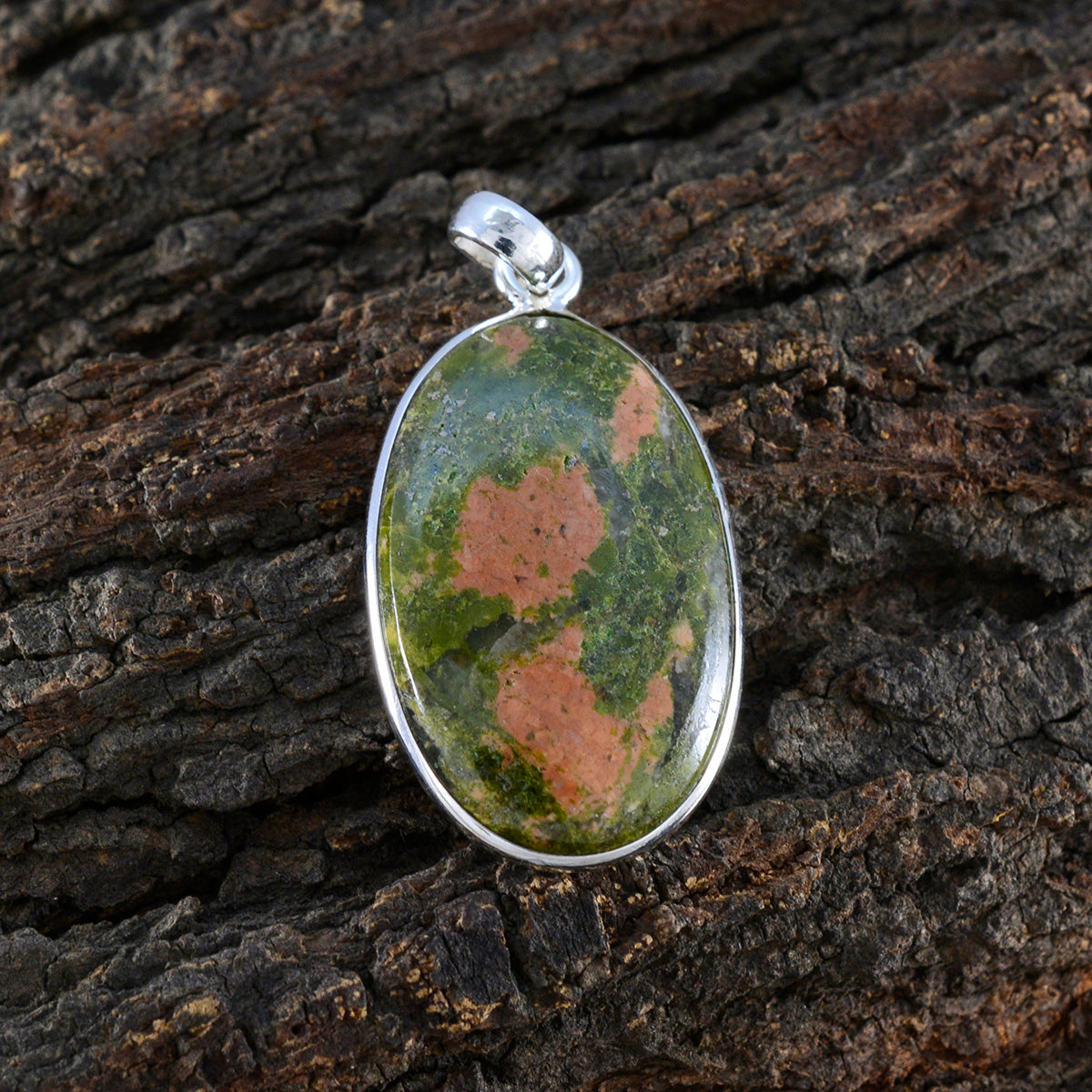 Yasmine Green Glamorous Essential Pendant