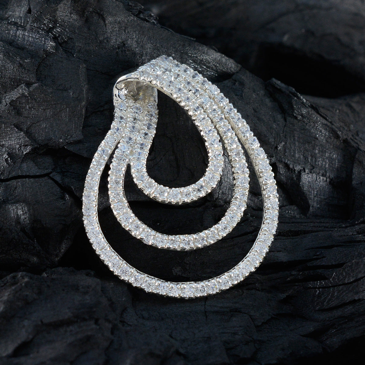 Inès White Romantic Tiny Pendant
