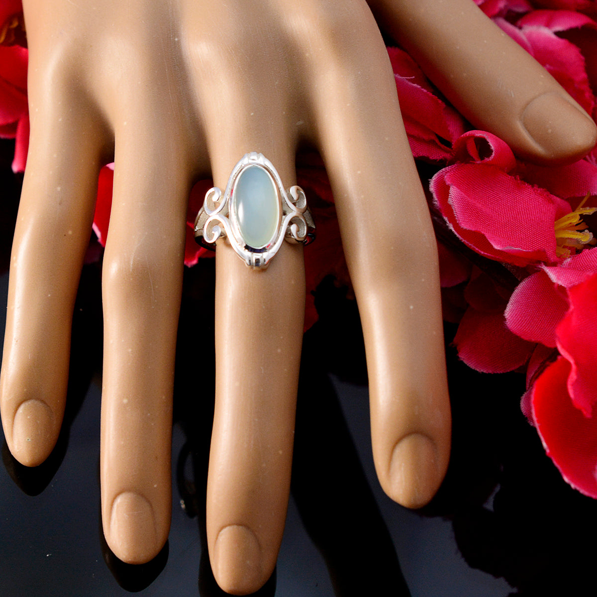 Violet Rope-Wire Aqua Solitaire Ring