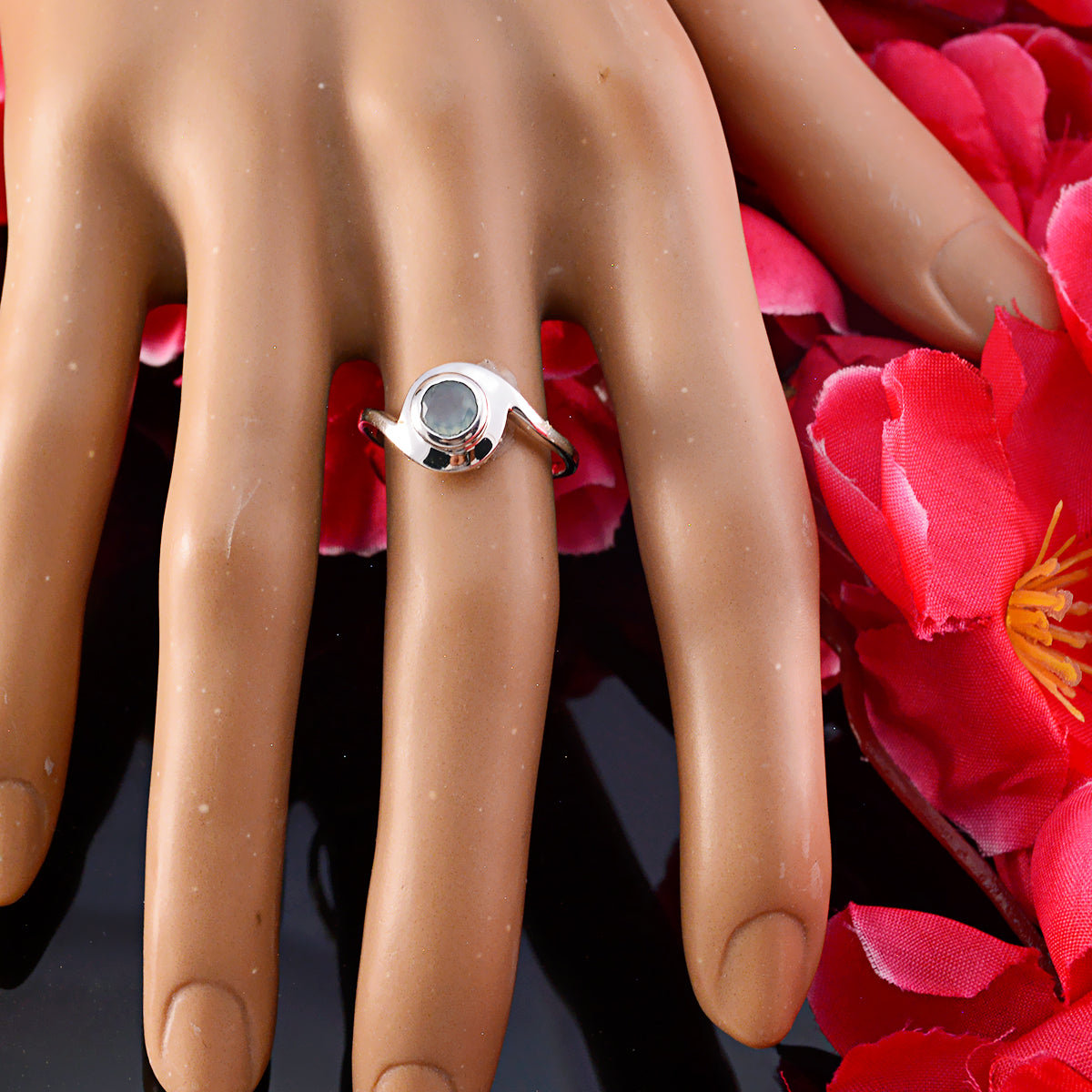 Min-seo Contemporary Aqua Solitaire Ring