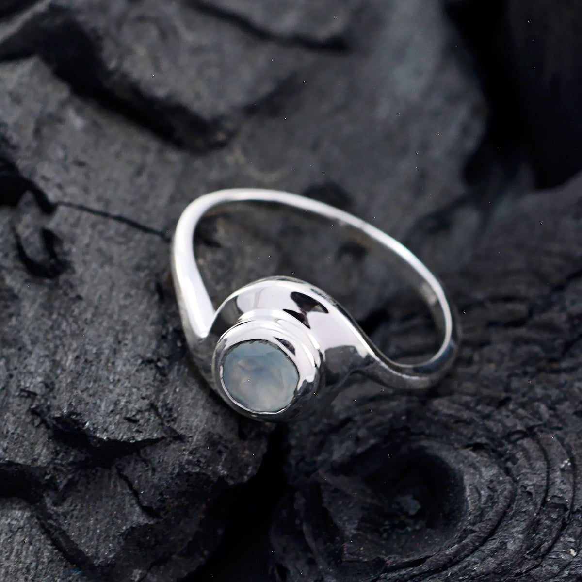 Min-seo Contemporary Aqua Solitaire Ring