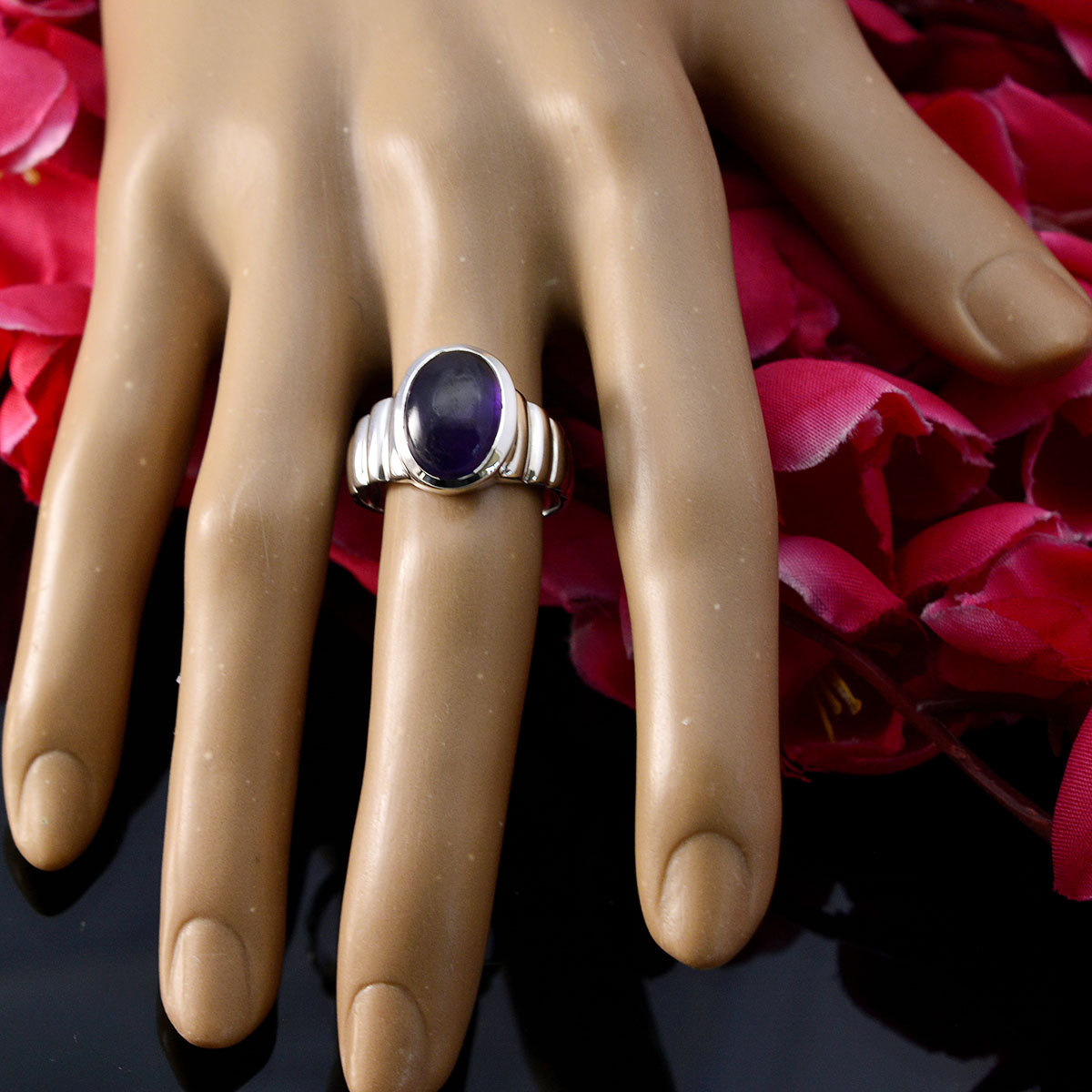 Agustina Feminine Purple Solitaire Ring