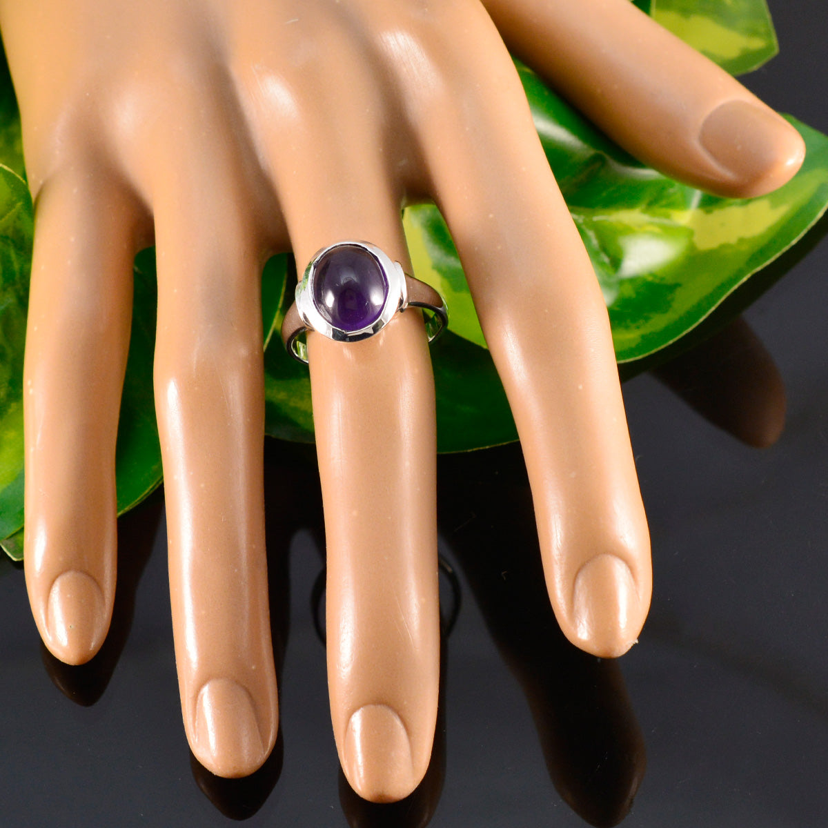 Ángeles Heritage Purple Solitaire Ring