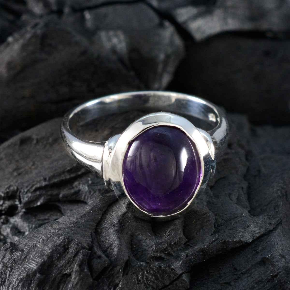 Ángeles Heritage Purple Solitaire Ring
