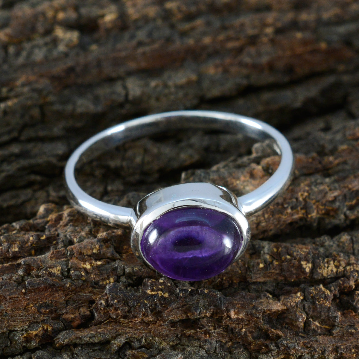 Yuna Modern Purple Solitaire Ring