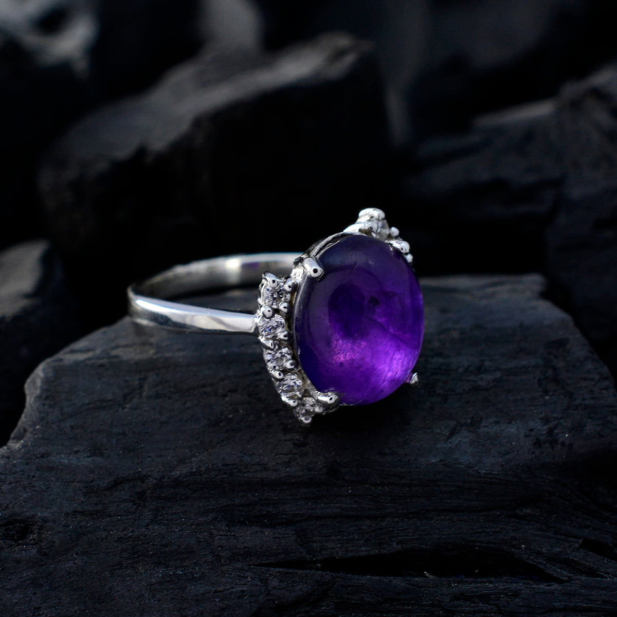 Evelyn Feminine Purple Halo Ring