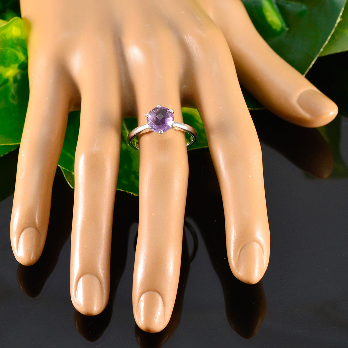 Hua Modern Purple Solitaire Ring