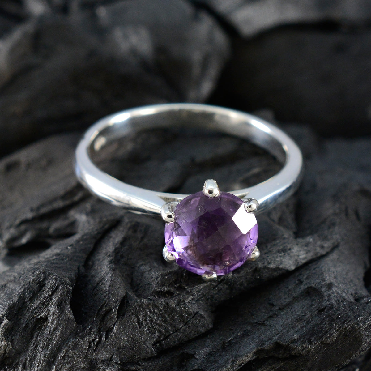 Hua Modern Purple Solitaire Ring