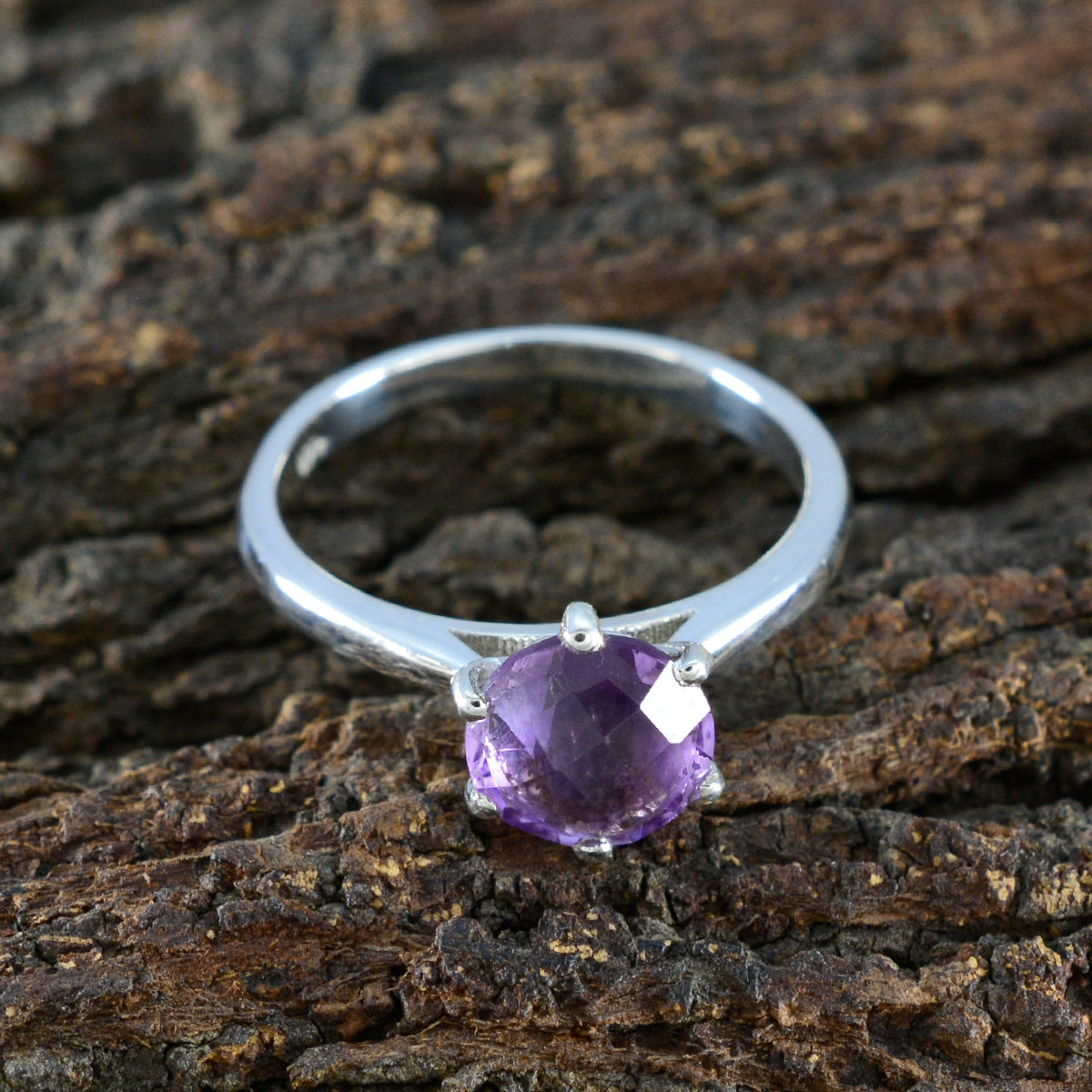 Hua Modern Purple Solitaire Ring