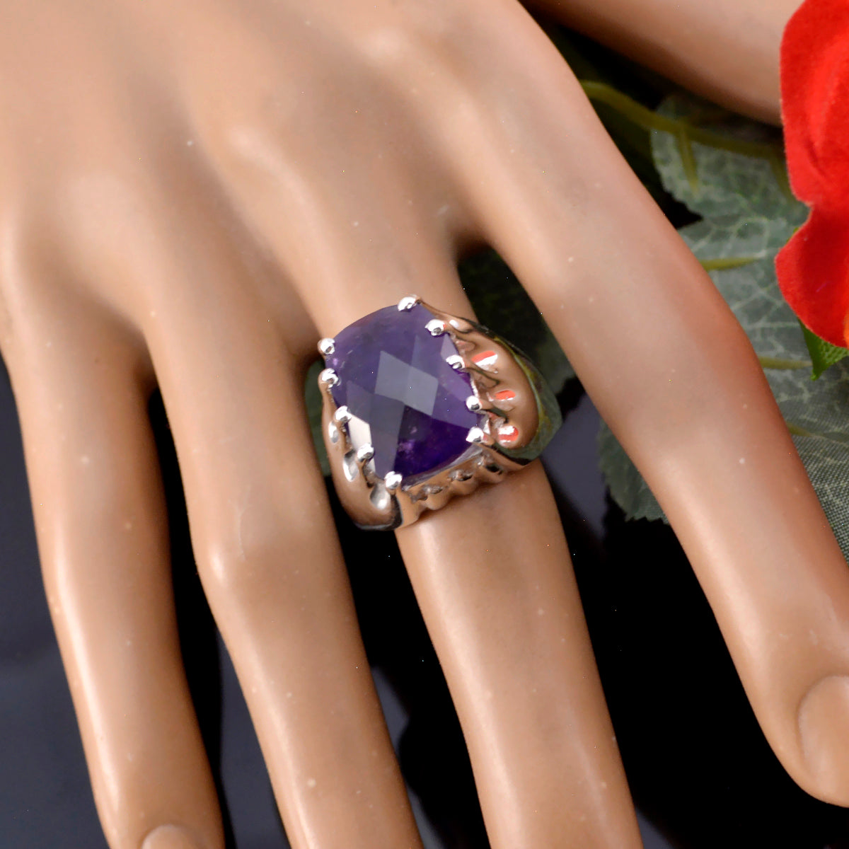 Nora antique Purple Solitaire Ring