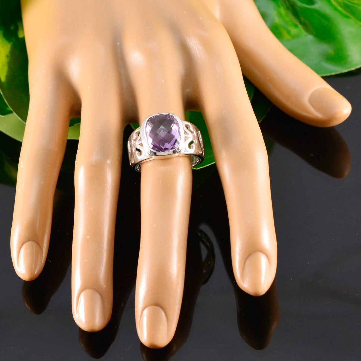 Tereza Luxurious Purple Solitaire Ring