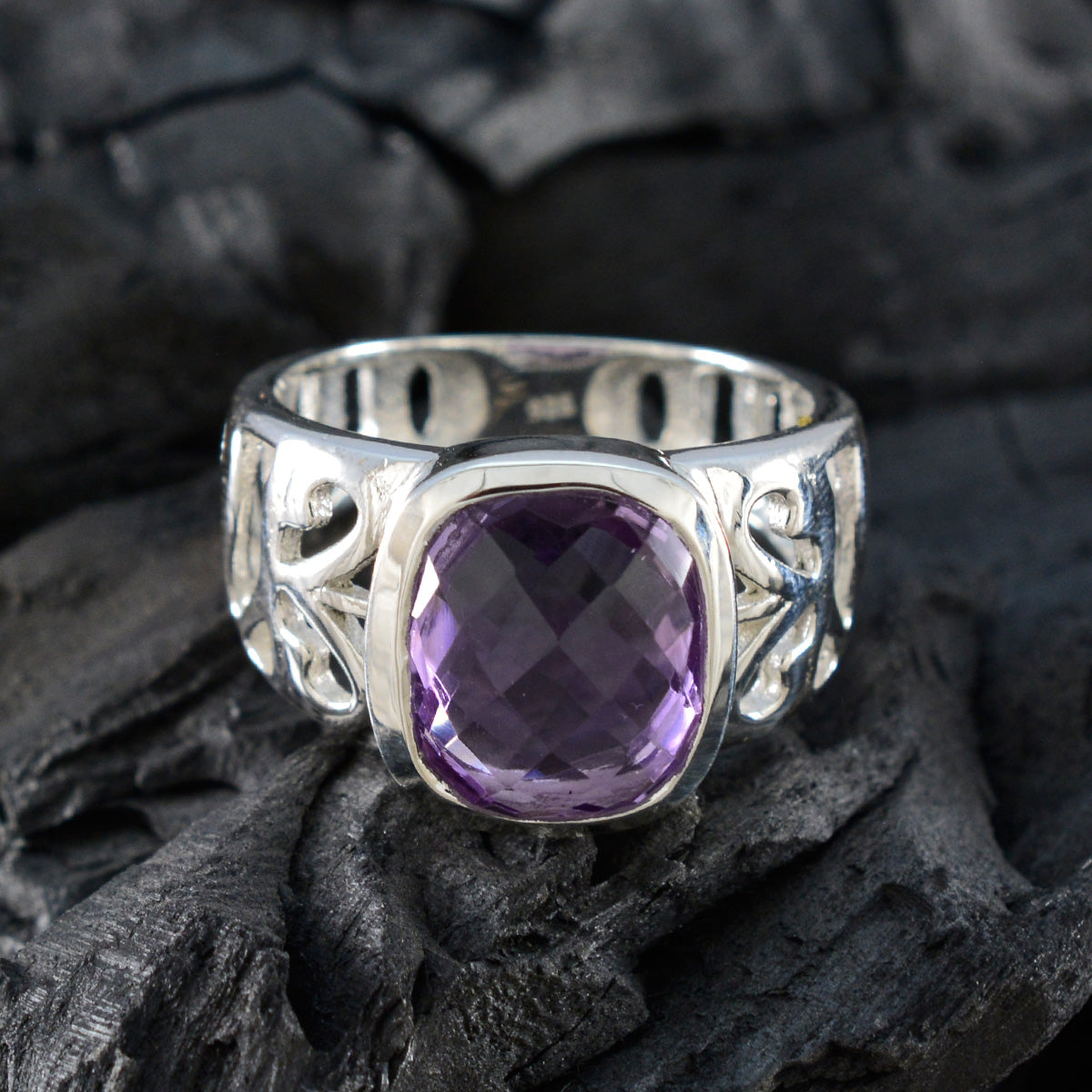 Tereza Luxurious Purple Solitaire Ring